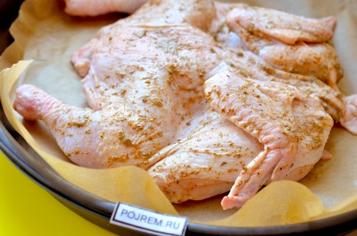 А пиле на фурна - стъпка по стъпка рецепта за това как да се готви със снимки