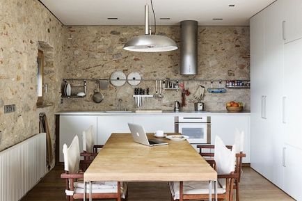 Дизайнът на стените в кухнята (51 снимки) тапети, модерни дизайнерски идеи 2017 над масата за хранене
