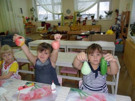 Плодове и зеленчуци с ръце (зеленчуци) Плодове и зеленчуци с ръцете си