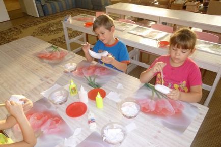 Плодове и зеленчуци с ръце (зеленчуци) Плодове и зеленчуци с ръцете си
