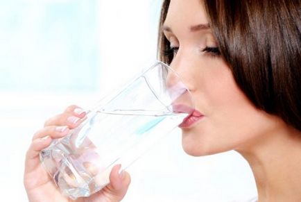 Постът на вода като диета и прави преглед на резултатите, подготовката и правилния начин