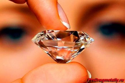 Как да се идентифицират един диамант в дома да се различава от другите камъни, стъкло и методите за фалшифициране
