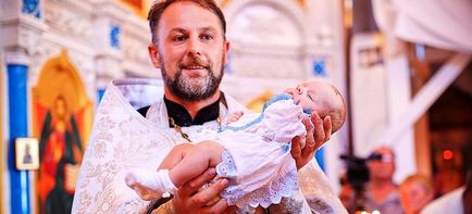 Как детето кръстен в църквата (преминава) Как детето кръстен в църквата