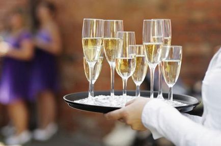 Как да се изчисли количеството на алкохол на сватба