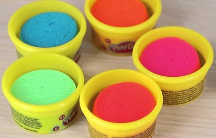 Как да си направим домашно цветна глина с ръцете си