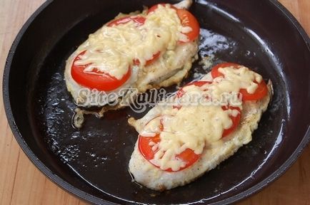 Пилешки котлет със сирене и домати
