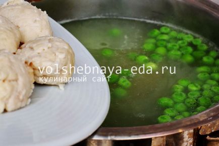 Пиле кюфтенце (дафинов лист бахар) пилешки кнедли