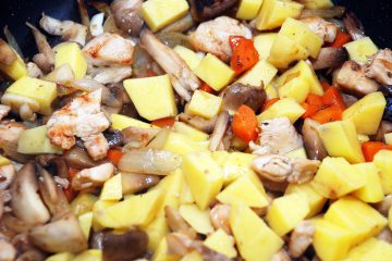 Пиле с гъби и картофи - задушени зеленчуци с пиле