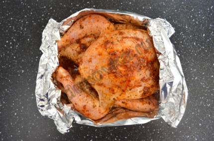 Пиле печена във фолио - рецепта със стъпка по стъпка снимки