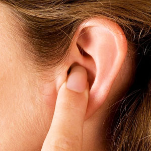 лечение на шум в ушите домашни причини и лечения