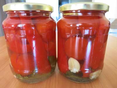 Мариновани домати в бързаме, мариновани домати с лук и чесън, вкусно и бързо да се