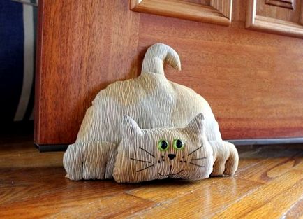 Възглавница-котка котка възглавница с ръцете си