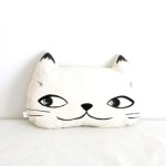 Възглавница-котка котка възглавница с ръцете си