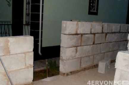 Изграждането на гаража на 8x10 пяна блокове с ръцете си