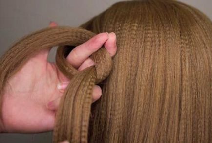 Прически пулсации в средносрочен и дългосрочен косата (снимка)