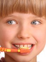 Изригване на кучешките зъби при децата