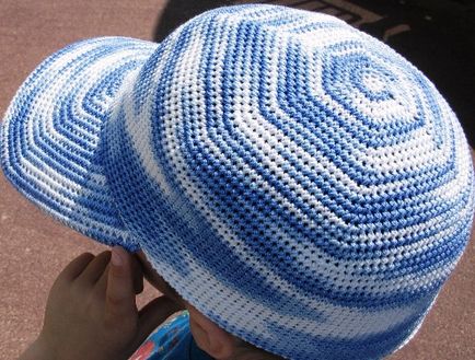 Обикновено шапка плетене на една кука за начинаещи needlewomen