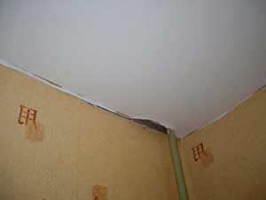 Ремонти се простират таван с ръцете си, ремонтиран апартамент с ръцете си