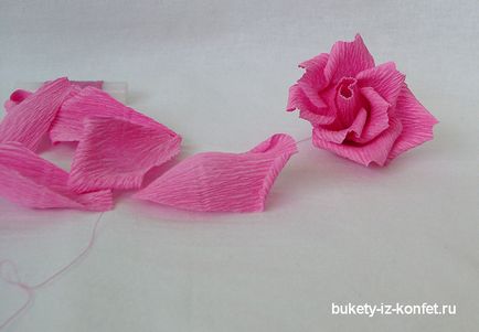 Роза от гофрирана хартия със собствените си ръце 50 снимка как да се направи една роза