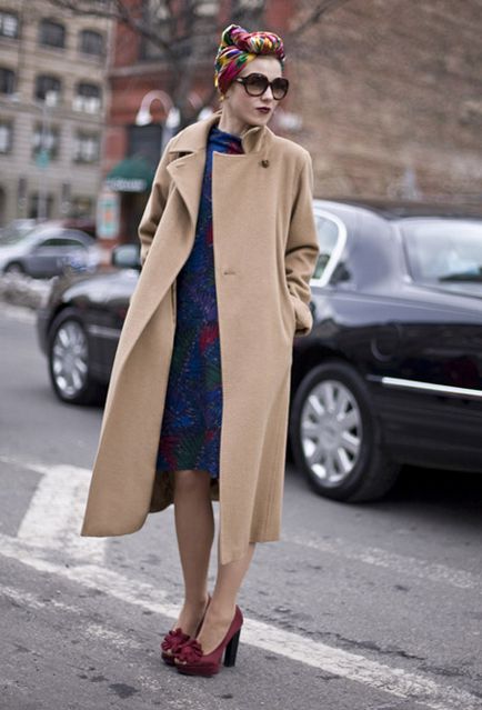 От какво да облека бежово палто на жените и стилни съвети снимка