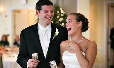 Според гостите и отговорът, младите по сватбата