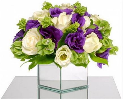 Сватбен букет от лилави като красиви цветя