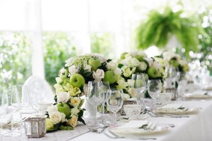 Декорация сватба зала с цветя