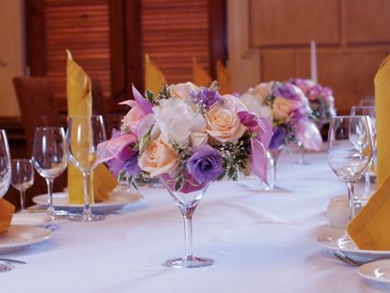 Декорация сватба зала с цветя