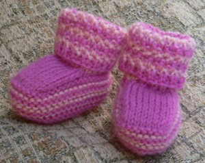 Плетени обувки за новородени са говорили с - буйки, игли за плетене за начинаещи, буйки безпроблемна