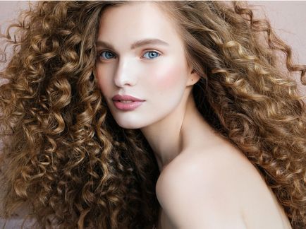 5 необходими средства, за да се грижат за къдрава коса, Marie Claire