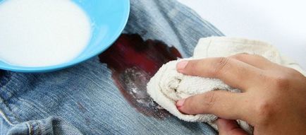 8 Методи за това как да се измие кръвта на пресни и стари петна