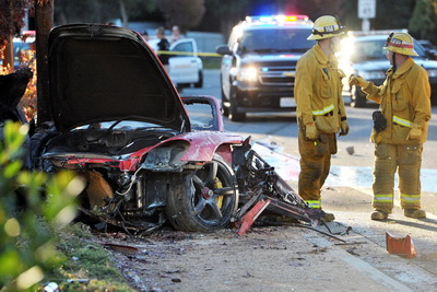 Актьорът Пол Uoker се разби в автомобилна катастрофа (снимки, видео) - Новини