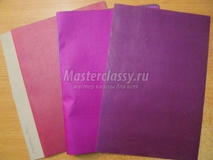 Прилагане на цветна хартия - букет от люляци за майка