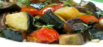 Патладжан задушено с домати - рецепти с чесън, сметана, черен пипер и месо