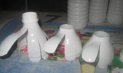 Бели лайка от пластмасови бутилки