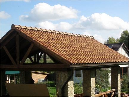 Покритият покрив беседка - изборът на покрив (снимка)