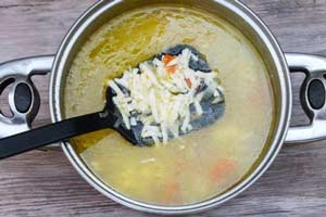 СИРЕНЕ супа с пиле и топено сирене - рецепта със снимка - със собствените си ръце