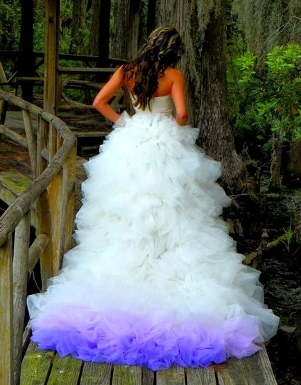 Цветните сватбени рокли