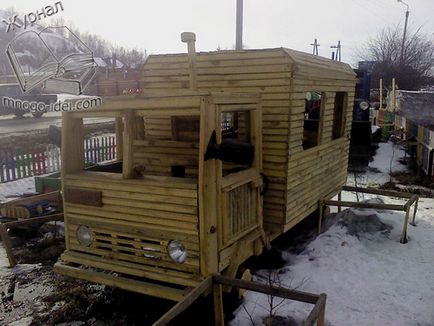 Детска площадка със собствените си ръце, трактори, хеликоптери, оръжия, машина, изработени от дърво