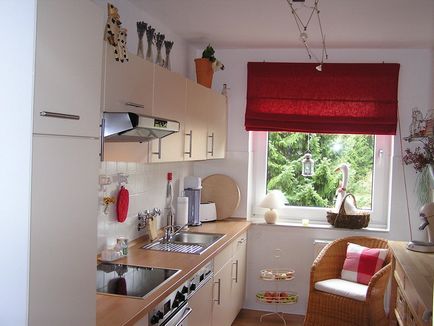 Дизайнът на тесен кухнята - от 2 до 4 м, 9 m2, дълги и тесни, интериор с кът за хранене, 117 снимки