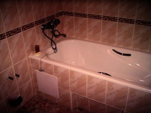 Снимки обновени баня в апартамента и къщата