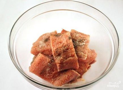 Pink сьомга с картофи на фурна - стъпка по стъпка рецепта със снимки на