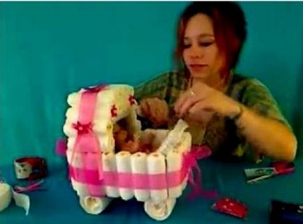 Играчка количка за кукли - купуват в магазина или да направите свои собствени ръце