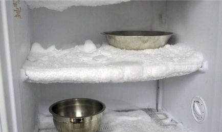 Колко често трябва да размразявате хладилника равнина и знам Frost