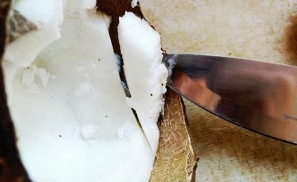 Как да се почисти с кокос и как да се раздели отворите кокосово у дома, LS