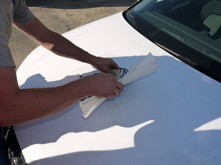 Как да поставите стикер на инструкциите за кола подробно