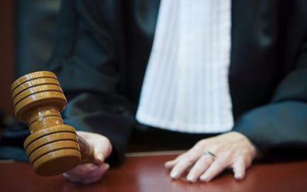 Как да се обърне внимание на съдията по граждански дела в процеса на наказателна жалба