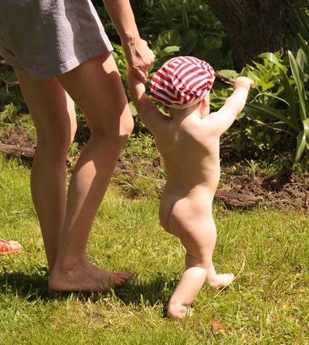Как да се носят три месеца бебе в жегата, бебешки 3 месеца