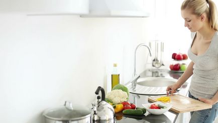 Как да се почисти кухненските шкафове мазнини върху доказани традиционните средства за защита и битова химия
