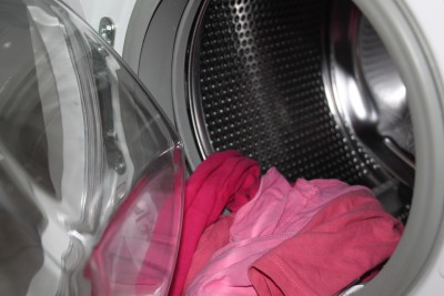Как да изпере дрехите с ръжда в дома - домакини тайни